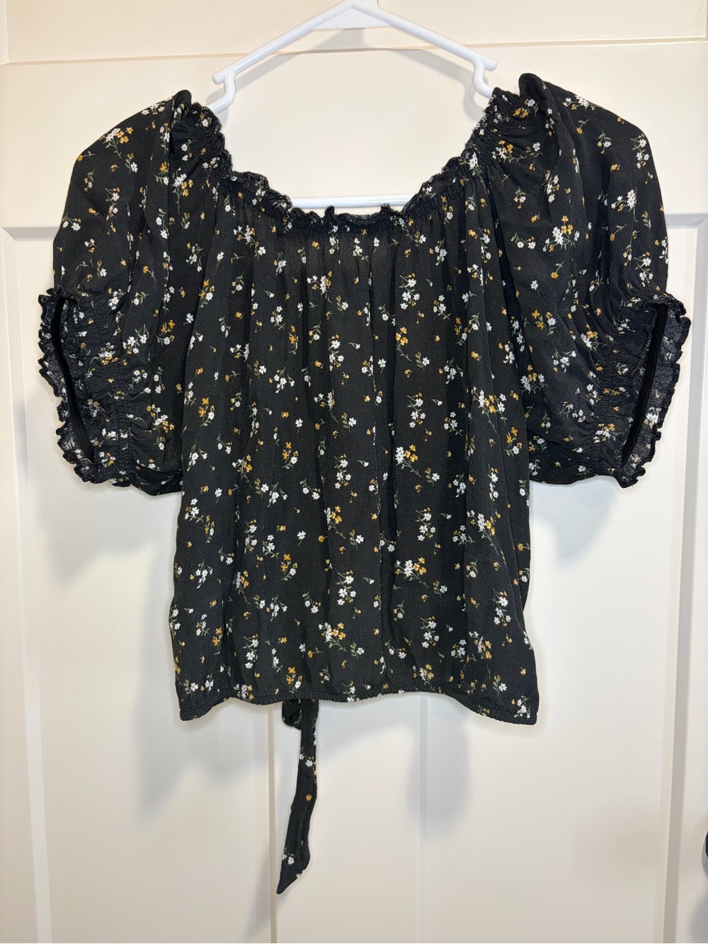 American Eagle Outfitters Black Floral Puff-Sleeve Top, Backless
